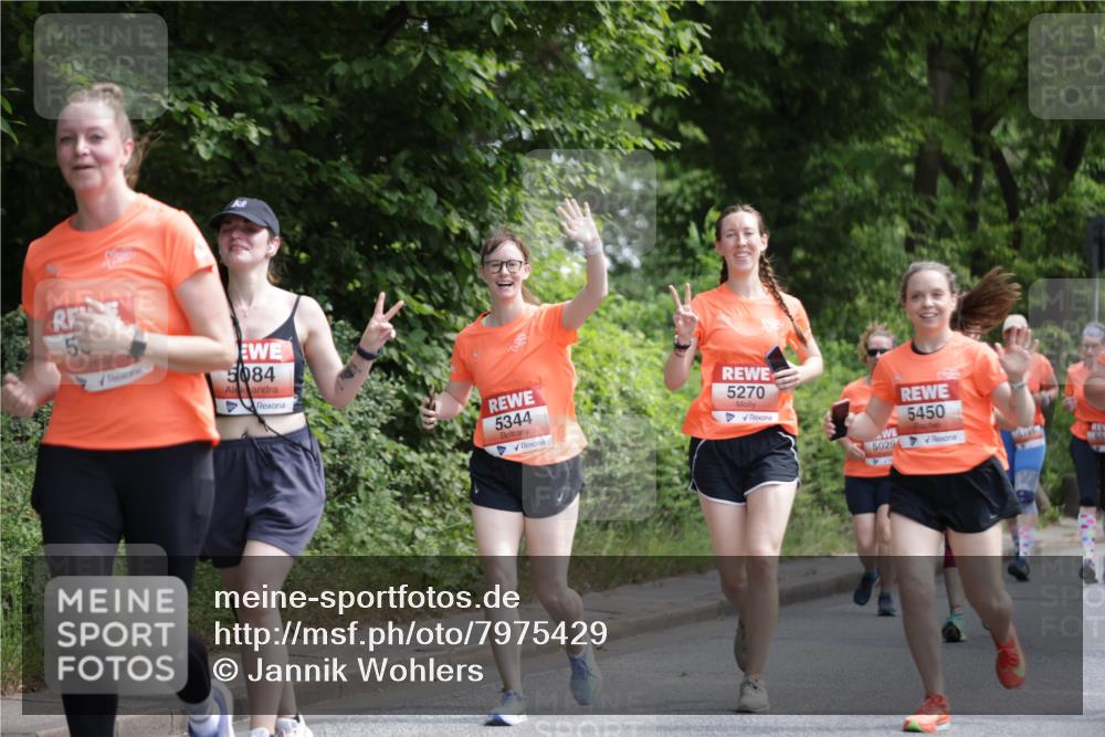 15.06.2025 - REWE Women's Run Jannik Wohlers http://msf.ph/oto/7975429 15.06.2025 10:10:13 Laufen 55, 5084, 5344, 5270, 5450, 5029 meine-sportfotos.de
