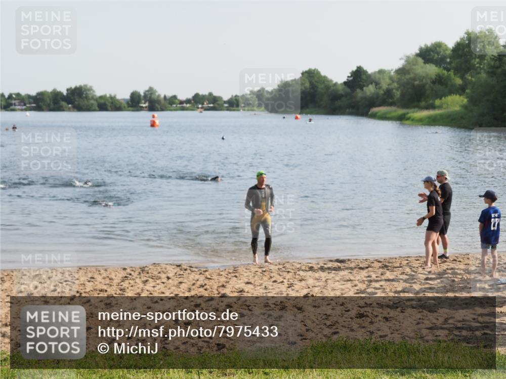 21.06.2025 - 27. Vierlanden-Triathlon MichiJ http://msf.ph/oto/7975433 15.06.2026 08:41:42 Schwimmen 122 meine-sportfotos.de