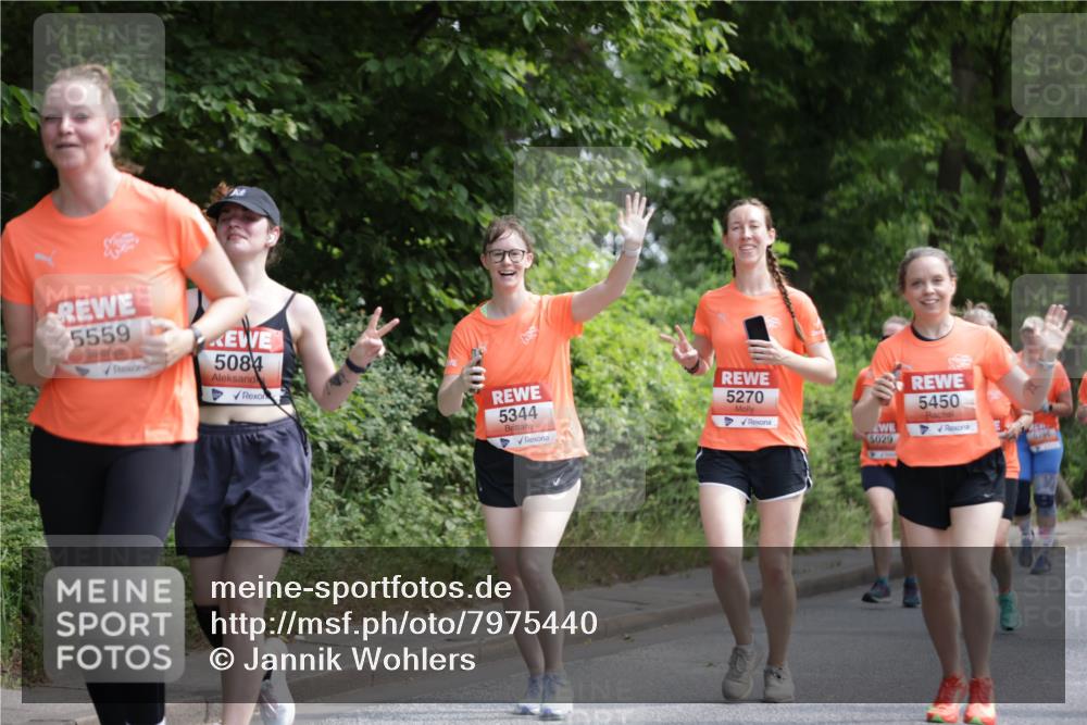 15.06.2025 - REWE Women's Run Jannik Wohlers http://msf.ph/oto/7975440 15.06.2025 10:10:13 Laufen 5559, 5084, 5344, 5270, 6029, 5450 meine-sportfotos.de