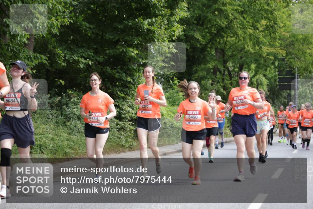 15.06.2025 - REWE Women's Run Jannik Wohlers http://msf.ph/oto/7975444 15.06.2025 10:10:14 Laufen 5084, 534, 5270, 5450, 5553, 5146, 5224, 6223 meine-sportfotos.de
