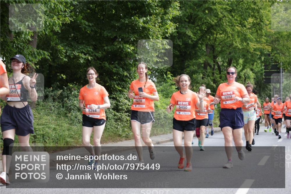 15.06.2025 - REWE Women's Run Jannik Wohlers http://msf.ph/oto/7975449 15.06.2025 10:10:14 Laufen 084, 5344, 5270, 5553, 5450, 5146, 5224 meine-sportfotos.de