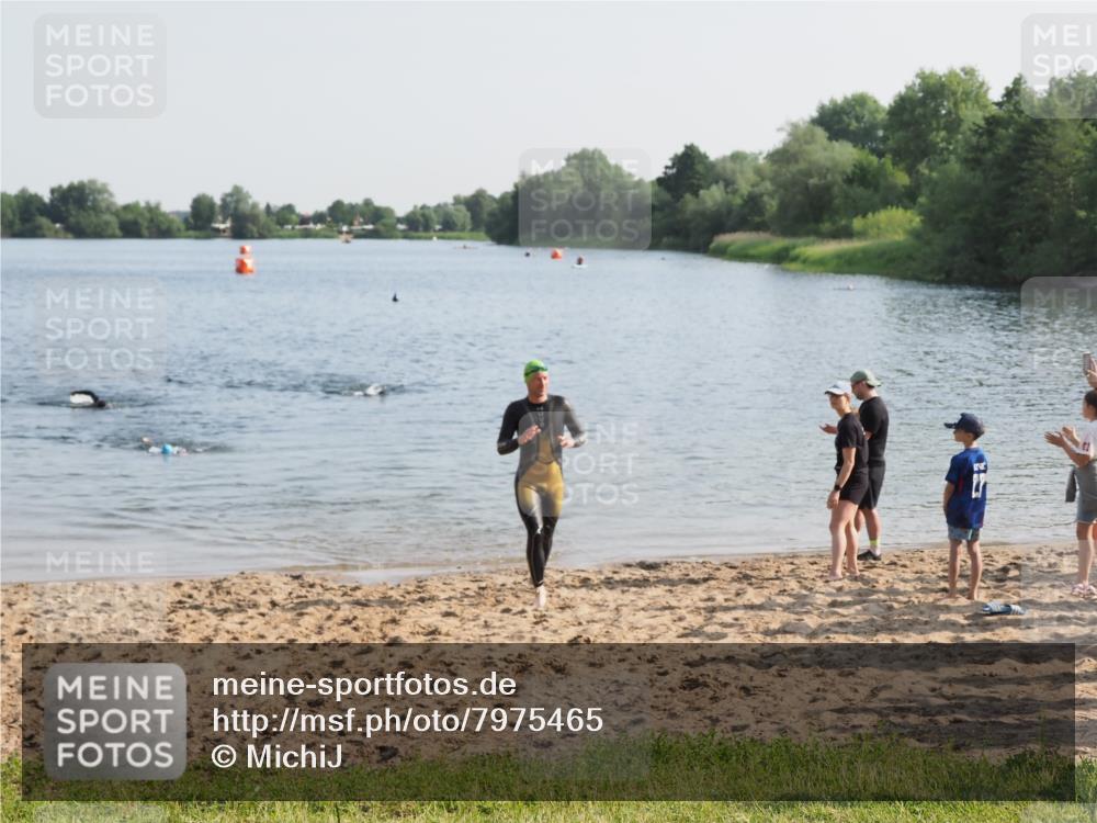 21.06.2025 - 27. Vierlanden-Triathlon MichiJ http://msf.ph/oto/7975465 15.06.2026 08:41:43 Schwimmen 122 meine-sportfotos.de
