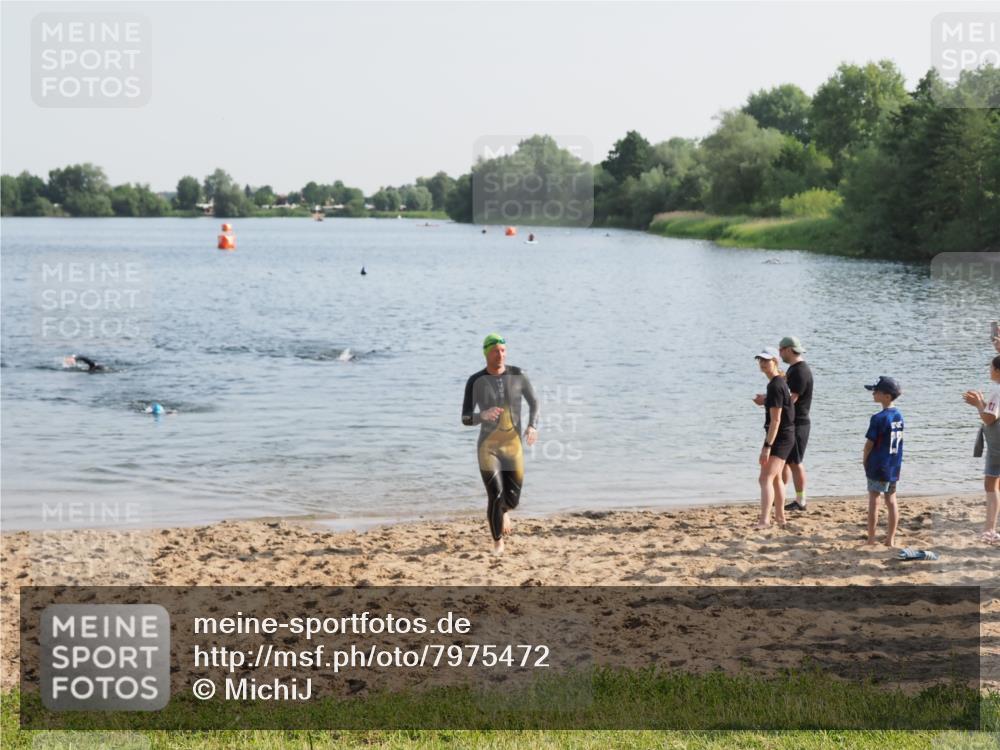 21.06.2025 - 27. Vierlanden-Triathlon MichiJ http://msf.ph/oto/7975472 15.06.2026 08:41:43 Schwimmen 122 meine-sportfotos.de