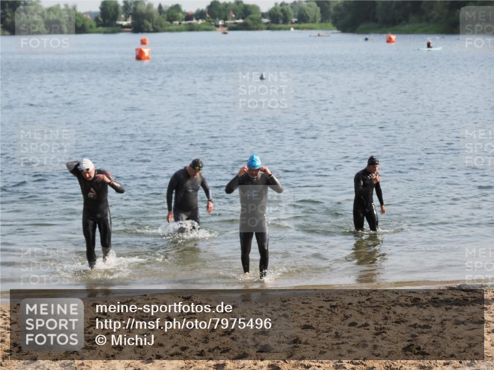 21.06.2025 - 27. Vierlanden-Triathlon MichiJ http://msf.ph/oto/7975496 15.06.2026 08:42:02 Schwimmen 128 meine-sportfotos.de