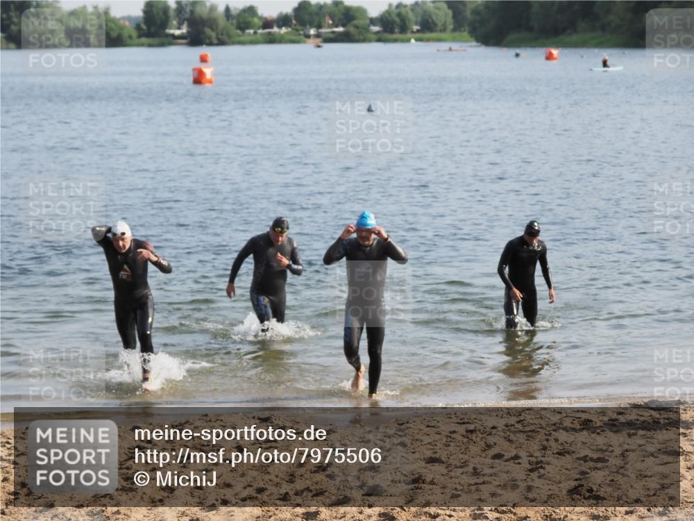21.06.2025 - 27. Vierlanden-Triathlon MichiJ http://msf.ph/oto/7975506 15.06.2026 08:42:02 Schwimmen 128 meine-sportfotos.de