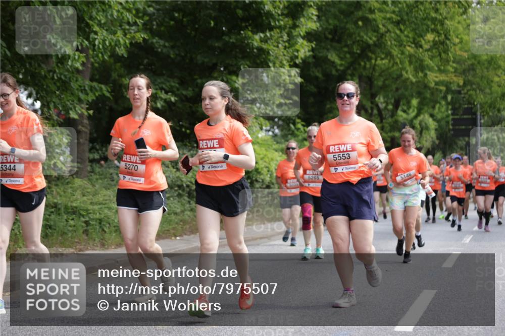 15.06.2025 - REWE Women's Run Jannik Wohlers http://msf.ph/oto/7975507 15.06.2025 10:10:16 Laufen 5344, 5270, 5553, 5265, 5146 meine-sportfotos.de