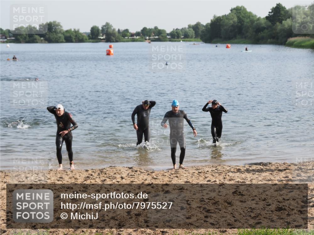 21.06.2025 - 27. Vierlanden-Triathlon MichiJ http://msf.ph/oto/7975527 15.06.2026 08:42:04 Schwimmen 121, 128 meine-sportfotos.de