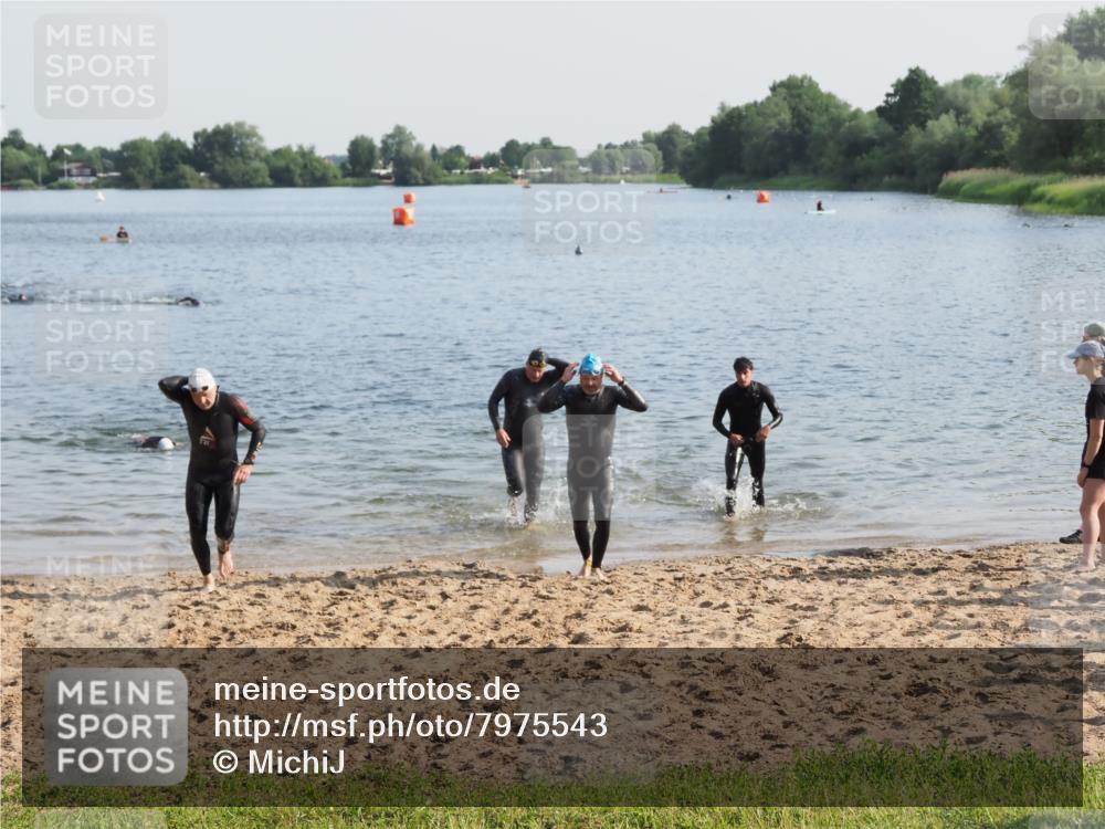 21.06.2025 - 27. Vierlanden-Triathlon MichiJ http://msf.ph/oto/7975543 15.06.2026 08:42:05 Schwimmen 121, 128, 135 meine-sportfotos.de