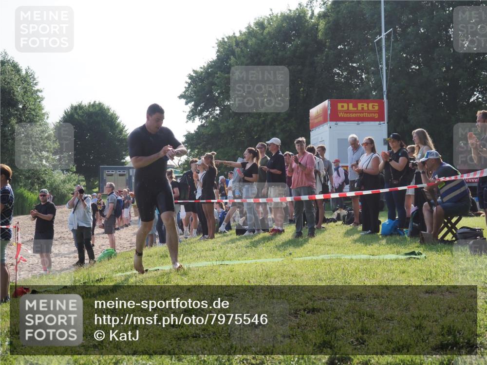 15.06.2025 - 27. Vierlanden-Triathlon KatJ http://msf.ph/oto/7975546 15.06.2025 08:32:01 Schwimmen 30, 178 meine-sportfotos.de