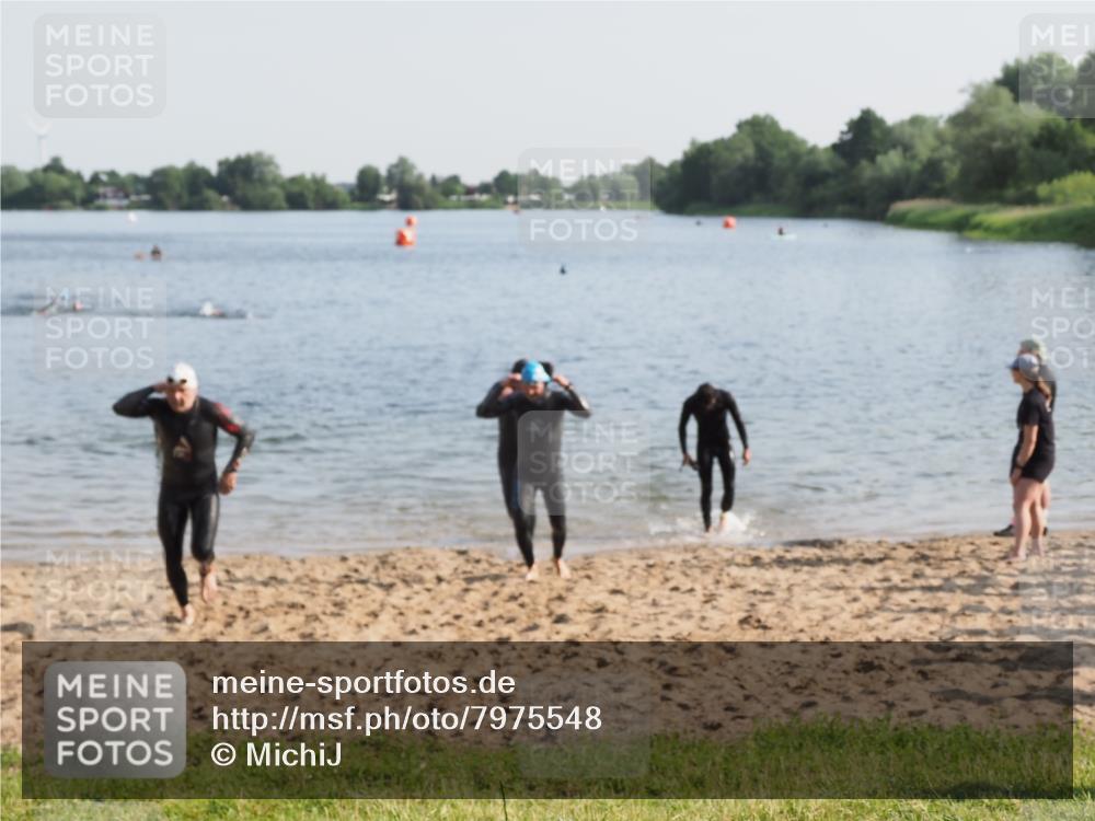 21.06.2025 - 27. Vierlanden-Triathlon MichiJ http://msf.ph/oto/7975548 15.06.2026 08:42:06 Schwimmen 121, 128, 135 meine-sportfotos.de