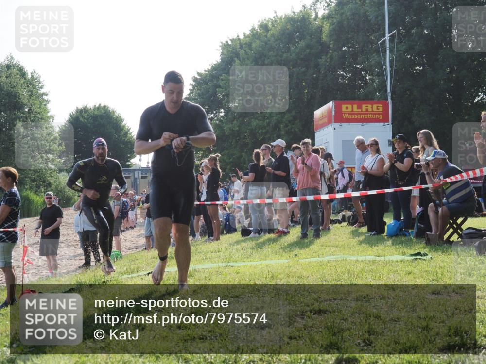15.06.2025 - 27. Vierlanden-Triathlon KatJ http://msf.ph/oto/7975574 15.06.2025 08:32:02 Schwimmen 30, 178 meine-sportfotos.de