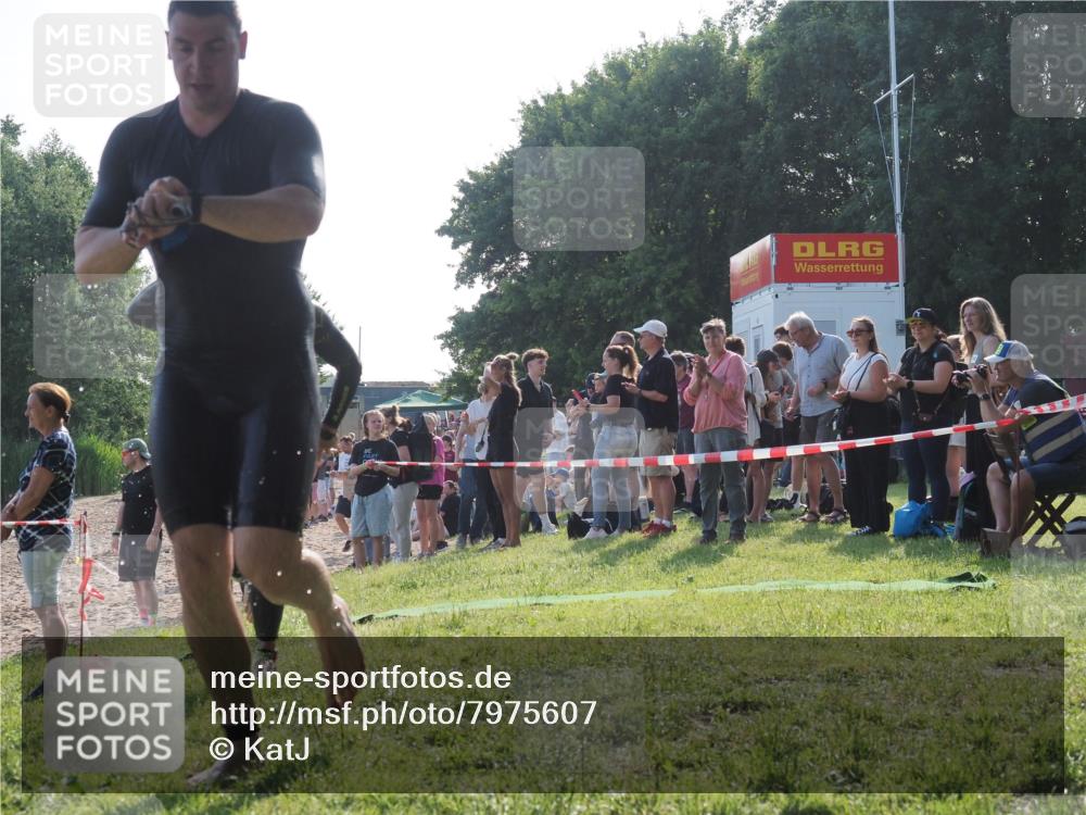 15.06.2025 - 27. Vierlanden-Triathlon KatJ http://msf.ph/oto/7975607 15.06.2025 08:32:04 Schwimmen 30, 178 meine-sportfotos.de