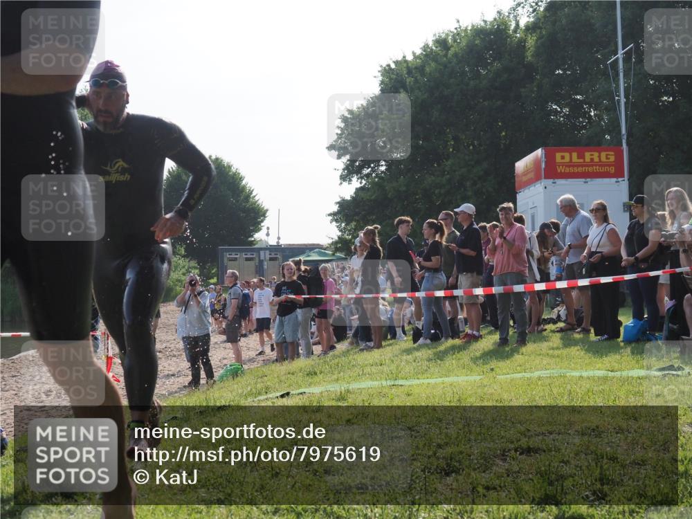 15.06.2025 - 27. Vierlanden-Triathlon KatJ http://msf.ph/oto/7975619 15.06.2025 08:32:04 Schwimmen 30, 178 meine-sportfotos.de