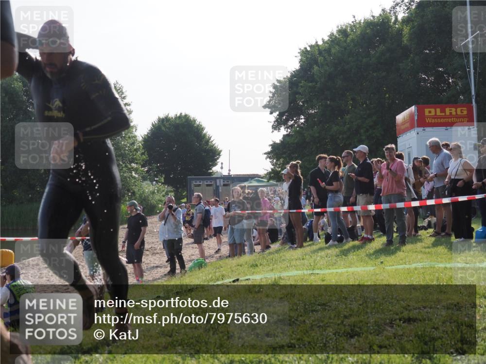 15.06.2025 - 27. Vierlanden-Triathlon KatJ http://msf.ph/oto/7975630 15.06.2025 08:32:04 Schwimmen 30, 178 meine-sportfotos.de