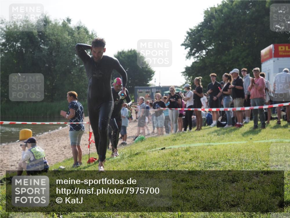 15.06.2025 - 27. Vierlanden-Triathlon KatJ http://msf.ph/oto/7975700 15.06.2025 08:32:25 Schwimmen 50, 188 meine-sportfotos.de