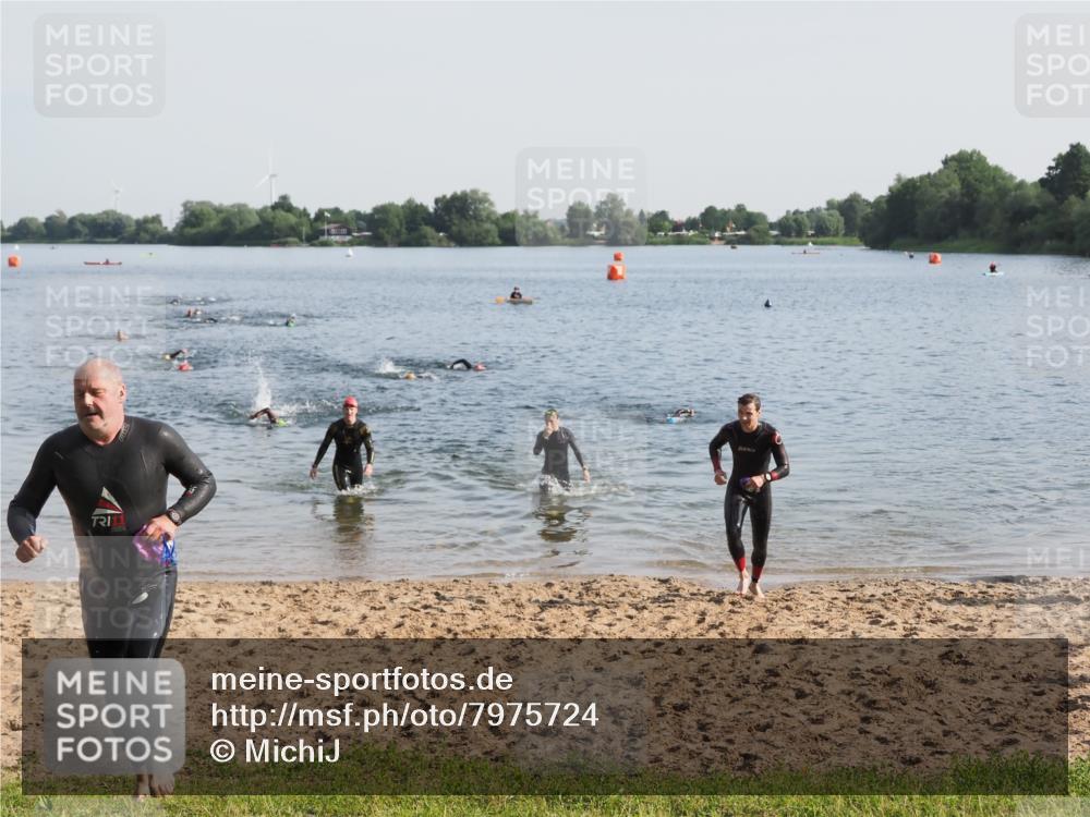 21.06.2025 - 27. Vierlanden-Triathlon MichiJ http://msf.ph/oto/7975724 15.06.2026 08:42:51 Schwimmen 18, 137, 154 meine-sportfotos.de