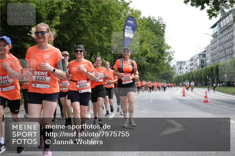 15.06.2025 - REWE Women's Run Jannik Wohlers http://msf.ph/oto/7975755 15.06.2025 10:10:23 Laufen 5224, 5517, 5223, 07, 00, 028, 5690, 5401, 5668, 52 meine-sportfotos.de