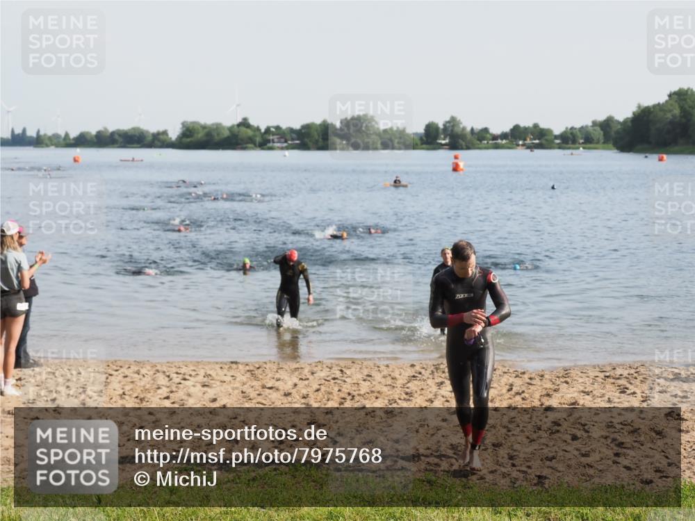 21.06.2025 - 27. Vierlanden-Triathlon MichiJ http://msf.ph/oto/7975768 15.06.2026 08:42:54 Schwimmen 18, 137, 154 meine-sportfotos.de