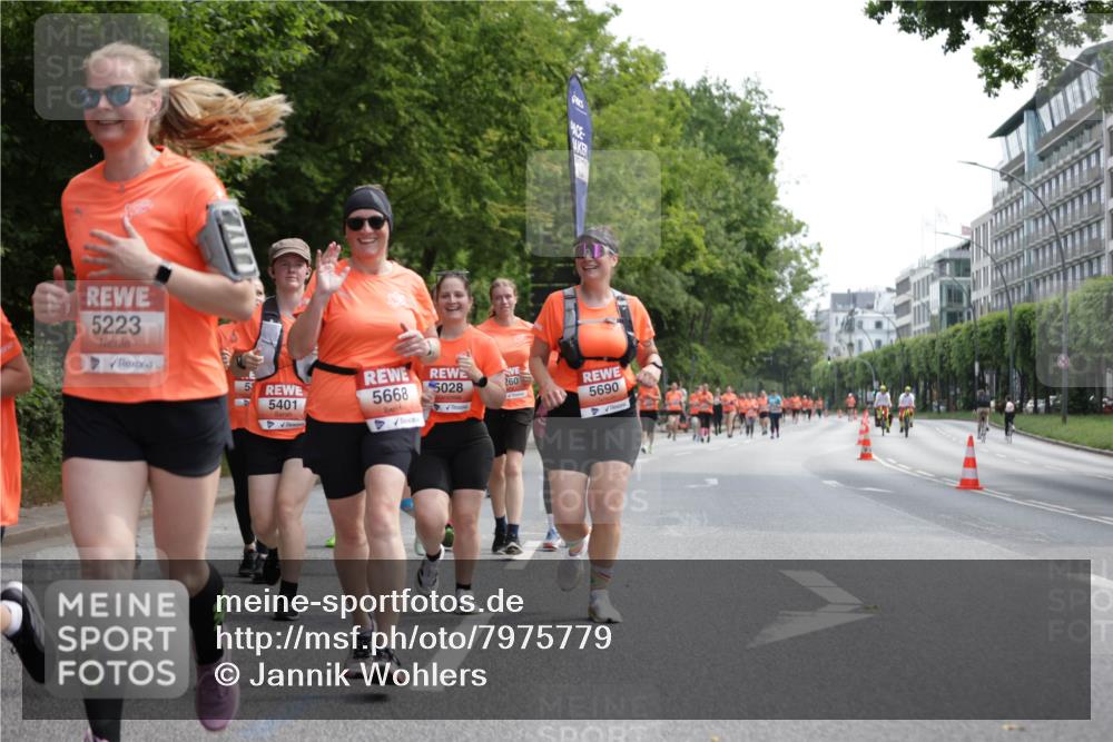 15.06.2025 - REWE Women's Run Jannik Wohlers http://msf.ph/oto/7975779 15.06.2025 10:10:23 Laufen 5223, 5, 5401, 5668, 5028, 260, 5690 meine-sportfotos.de