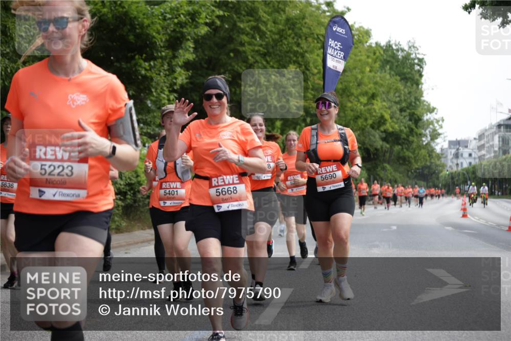 15.06.2025 - REWE Women's Run Jannik Wohlers http://msf.ph/oto/7975790 15.06.2025 10:10:24 Laufen 00, 5690, 5223, 8, 5636, 52, 5401, 5668, 4 meine-sportfotos.de