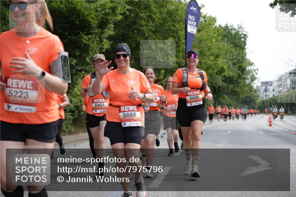 15.06.2025 - REWE Women's Run Jannik Wohlers http://msf.ph/oto/7975796 15.06.2025 10:10:24 Laufen 0, 00, 5223, 5401, 5668, 8, 260, 5690 meine-sportfotos.de