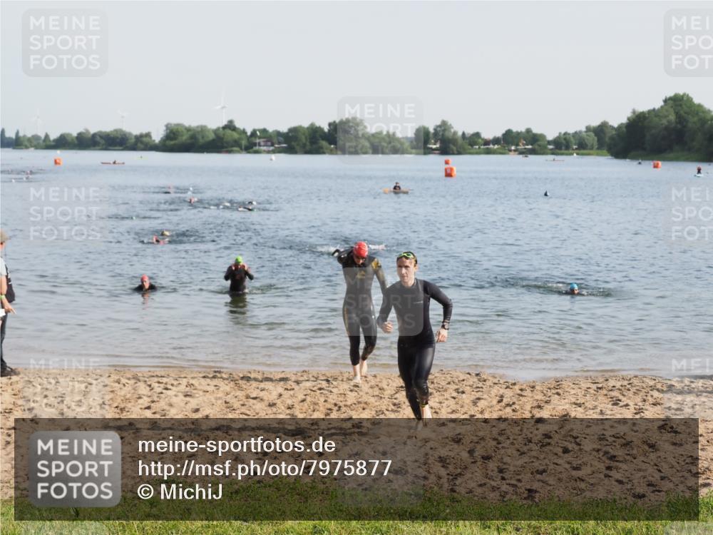 21.06.2025 - 27. Vierlanden-Triathlon MichiJ http://msf.ph/oto/7975877 15.06.2026 08:42:59 Schwimmen 18, 72, 137 meine-sportfotos.de