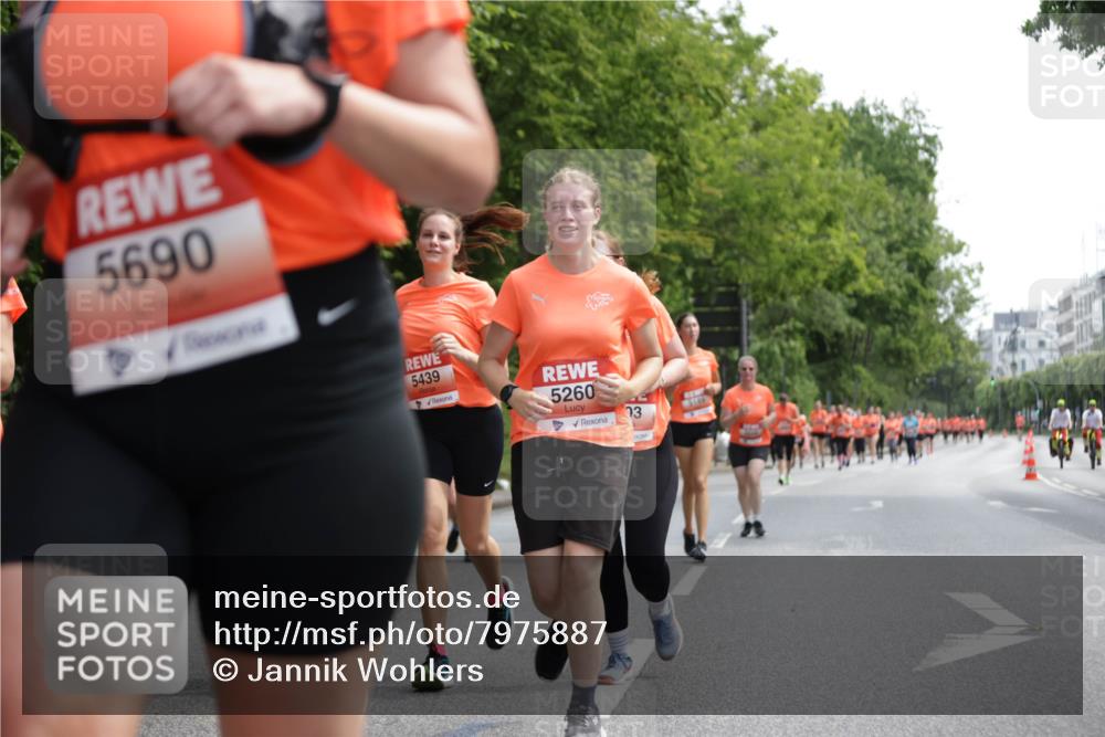 15.06.2025 - REWE Women's Run Jannik Wohlers http://msf.ph/oto/7975887 15.06.2025 10:10:26 Laufen 5690, 5439, 5260, 13 meine-sportfotos.de