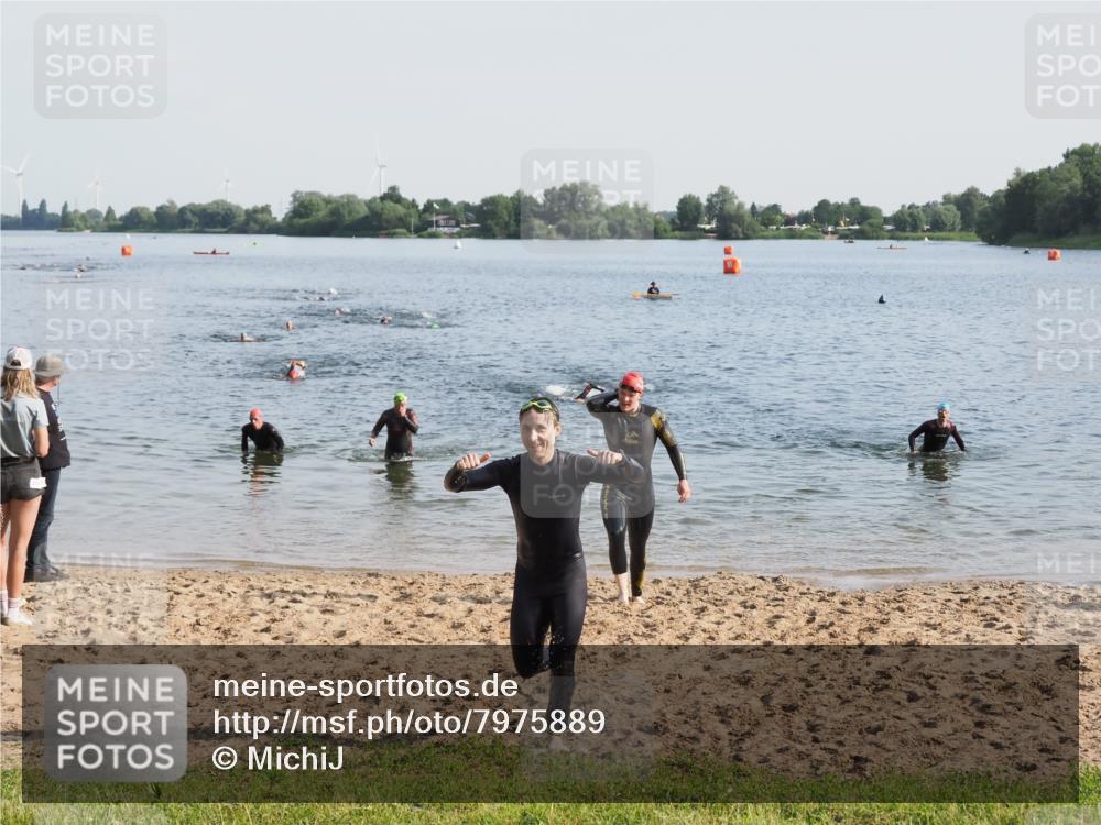 21.06.2025 - 27. Vierlanden-Triathlon MichiJ http://msf.ph/oto/7975889 15.06.2026 08:42:59 Schwimmen 18, 72, 137 meine-sportfotos.de