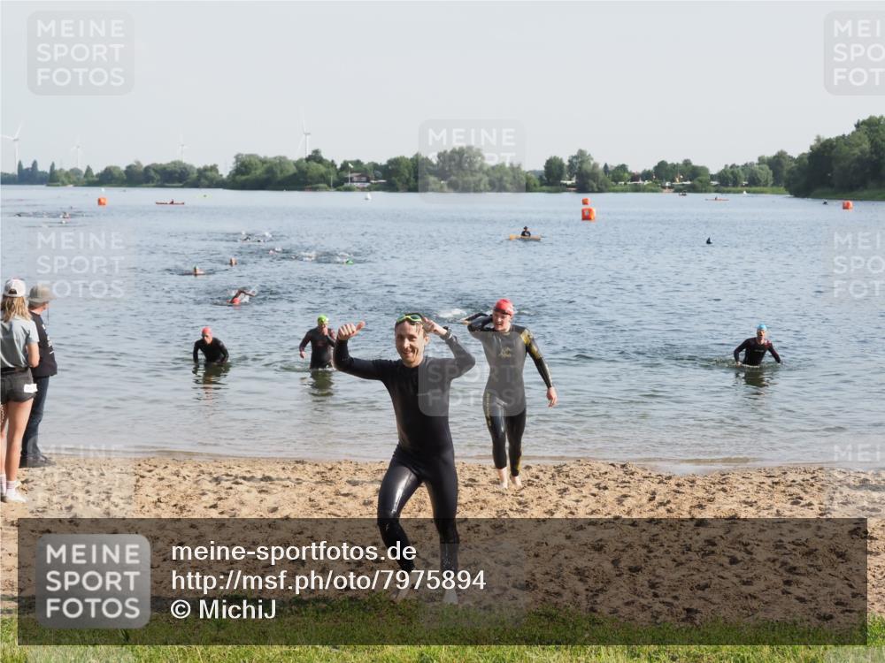21.06.2025 - 27. Vierlanden-Triathlon MichiJ http://msf.ph/oto/7975894 15.06.2026 08:43:00 Schwimmen 18, 72, 100, 137 meine-sportfotos.de