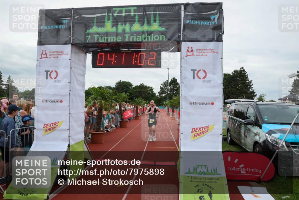 15.06.2025 - 7 Türme Triathlon Michael Strokosch http://msf.ph/oto/7975898 15.06.2025 14:11:02 Ziel 640, 944 meine-sportfotos.de