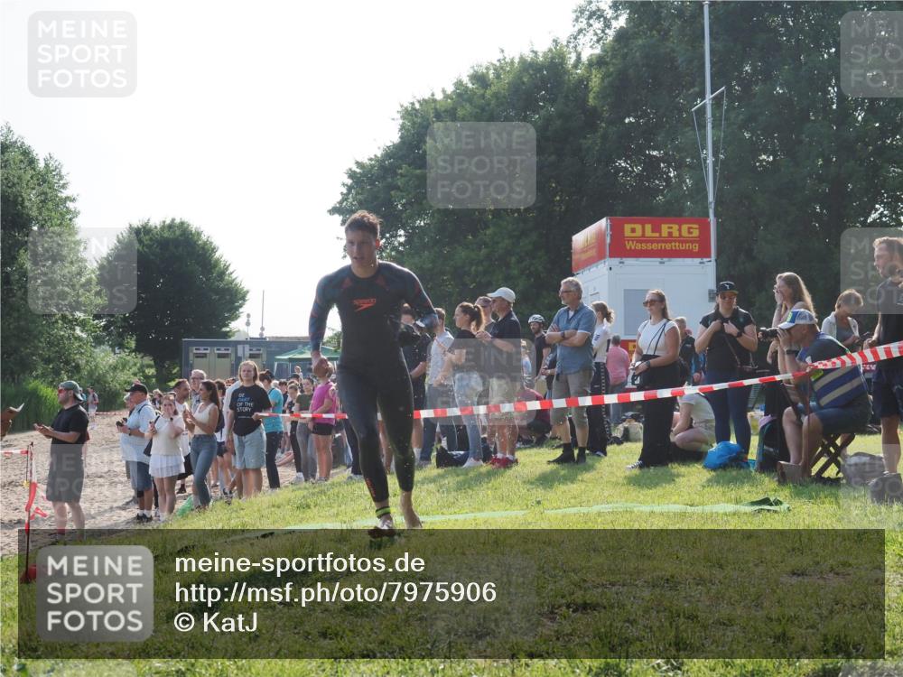 15.06.2025 - 27. Vierlanden-Triathlon KatJ http://msf.ph/oto/7975906 15.06.2025 08:32:40 Schwimmen 14, 26, 38 meine-sportfotos.de