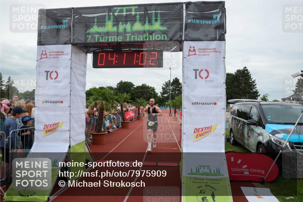 15.06.2025 - 7 Türme Triathlon Michael Strokosch http://msf.ph/oto/7975909 15.06.2025 14:11:02 Ziel 640, 944 meine-sportfotos.de