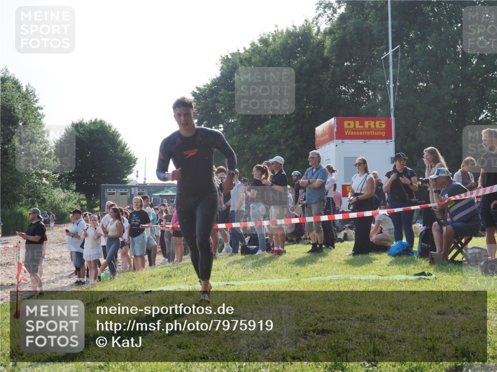 15.06.2025 - 27. Vierlanden-Triathlon KatJ http://msf.ph/oto/7975919 15.06.2025 08:32:41 Schwimmen 14, 25, 26, 38 meine-sportfotos.de