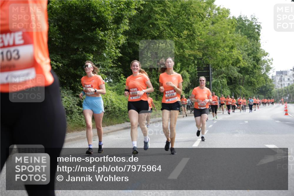 15.06.2025 - REWE Women's Run Jannik Wohlers http://msf.ph/oto/7975964 15.06.2025 10:10:29 Laufen 103, 5522, 5189, 5666 meine-sportfotos.de