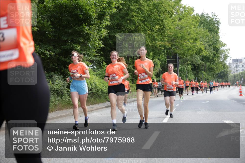 15.06.2025 - REWE Women's Run Jannik Wohlers http://msf.ph/oto/7975968 15.06.2025 10:10:29 Laufen 3, 532, 5522, 5189, 5666 meine-sportfotos.de