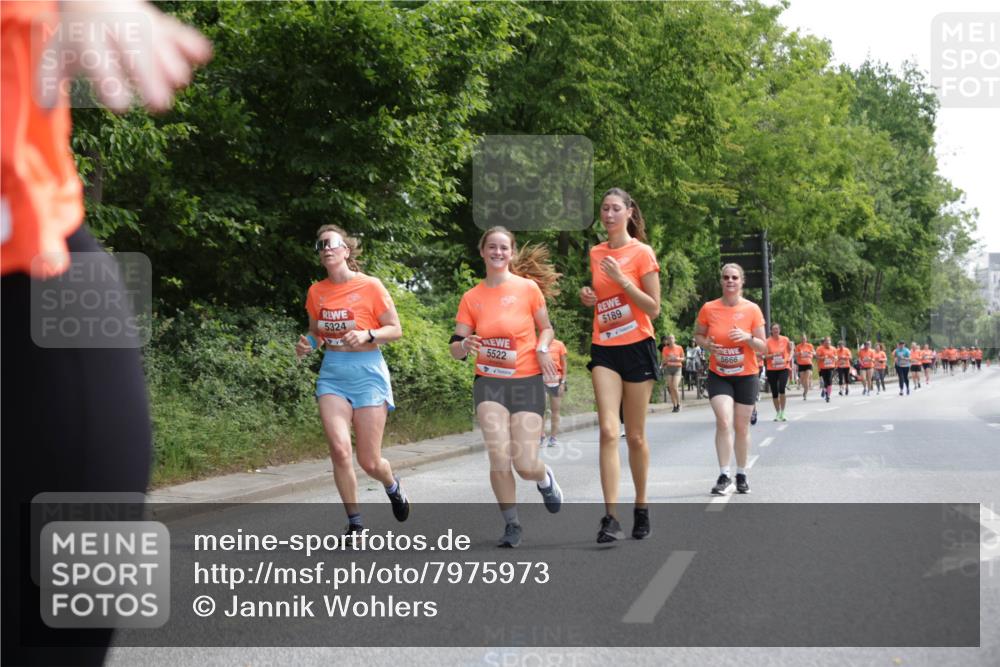 15.06.2025 - REWE Women's Run Jannik Wohlers http://msf.ph/oto/7975973 15.06.2025 10:10:29 Laufen 5324, 5189, 5522, 5666 meine-sportfotos.de