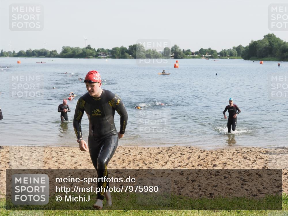 21.06.2025 - 27. Vierlanden-Triathlon MichiJ http://msf.ph/oto/7975980 15.06.2026 08:43:05 Schwimmen 18, 72, 100, 139 meine-sportfotos.de