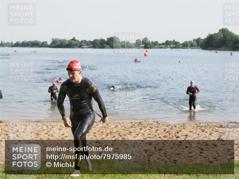 21.06.2025 - 27. Vierlanden-Triathlon MichiJ http://msf.ph/oto/7975985 15.06.2026 08:43:06 Schwimmen 18, 72, 100, 139 meine-sportfotos.de