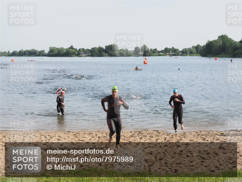 21.06.2025 - 27. Vierlanden-Triathlon MichiJ http://msf.ph/oto/7975989 15.06.2026 08:43:08 Schwimmen 72, 100, 139 meine-sportfotos.de