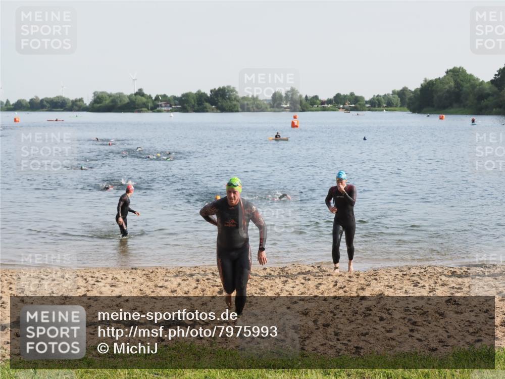 21.06.2025 - 27. Vierlanden-Triathlon MichiJ http://msf.ph/oto/7975993 15.06.2026 08:43:08 Schwimmen 72, 100, 139 meine-sportfotos.de