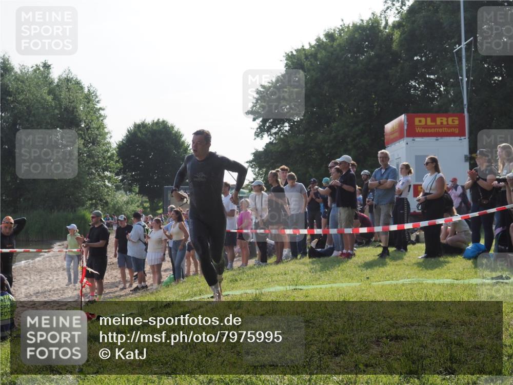 15.06.2025 - 27. Vierlanden-Triathlon KatJ http://msf.ph/oto/7975995 15.06.2025 08:32:47 Schwimmen 25, 26, 38, 41, 87 meine-sportfotos.de