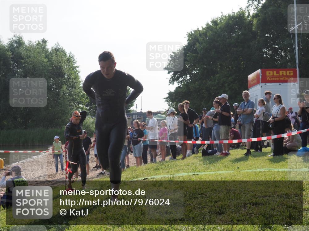 15.06.2025 - 27. Vierlanden-Triathlon KatJ http://msf.ph/oto/7976024 15.06.2025 08:32:48 Schwimmen 25, 26, 38, 41, 87 meine-sportfotos.de