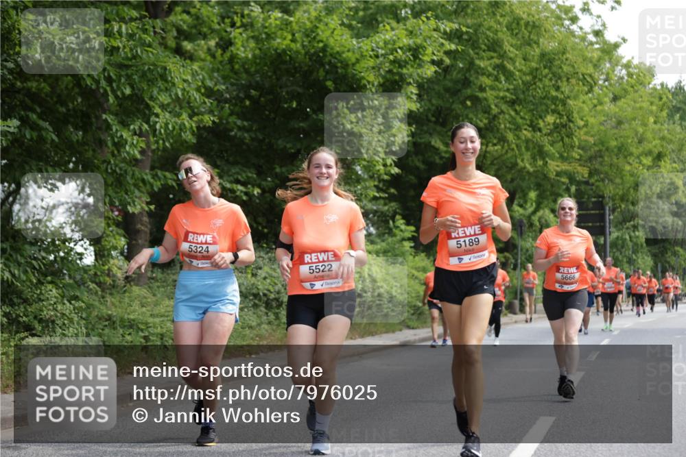 15.06.2025 - REWE Women's Run Jannik Wohlers http://msf.ph/oto/7976025 15.06.2025 10:10:30 Laufen 5324, 5522, 5189, 5666 meine-sportfotos.de