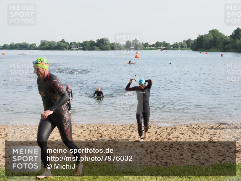 21.06.2025 - 27. Vierlanden-Triathlon MichiJ http://msf.ph/oto/7976032 15.06.2026 08:43:10 Schwimmen 72, 100, 139 meine-sportfotos.de