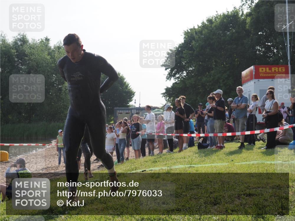 15.06.2025 - 27. Vierlanden-Triathlon KatJ http://msf.ph/oto/7976033 15.06.2025 08:32:48 Schwimmen 25, 26, 38, 41, 87 meine-sportfotos.de