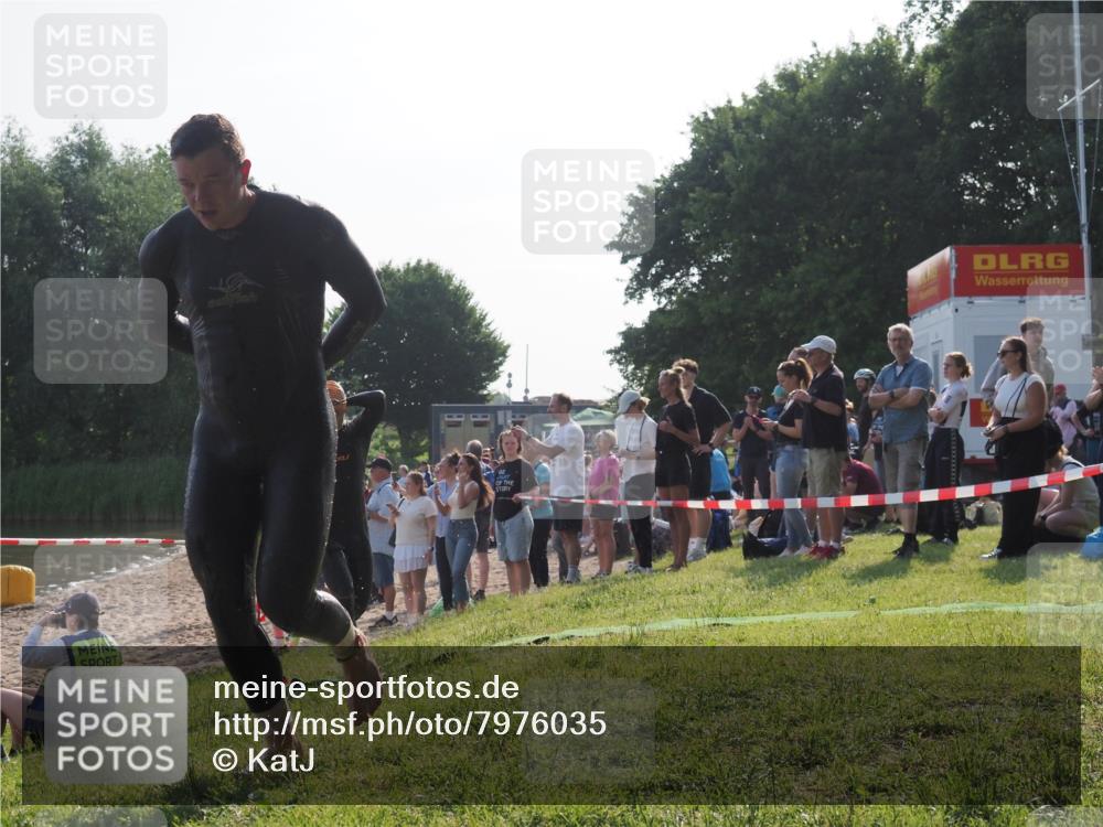 15.06.2025 - 27. Vierlanden-Triathlon KatJ http://msf.ph/oto/7976035 15.06.2025 08:32:48 Schwimmen 25, 26, 38, 41, 87 meine-sportfotos.de