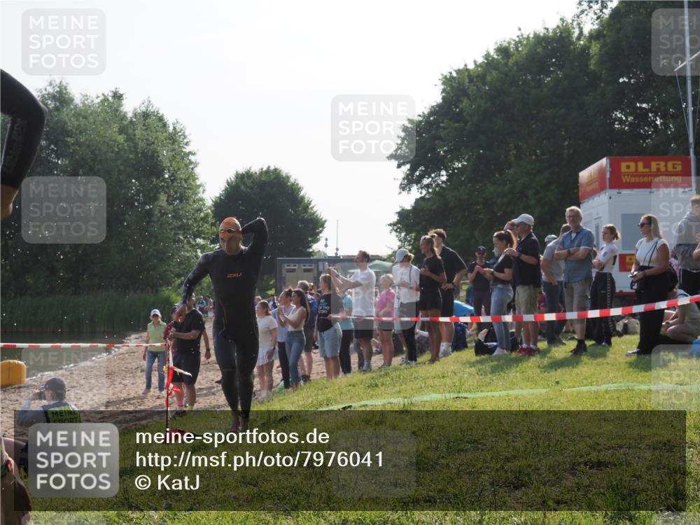 15.06.2025 - 27. Vierlanden-Triathlon KatJ http://msf.ph/oto/7976041 15.06.2025 08:32:49 Schwimmen 25, 26, 38, 41, 60, 87 meine-sportfotos.de