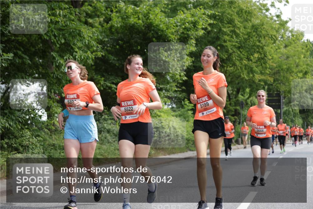 15.06.2025 - REWE Women's Run Jannik Wohlers http://msf.ph/oto/7976042 15.06.2025 10:10:30 Laufen 532, 5522, 5189, 5666 meine-sportfotos.de