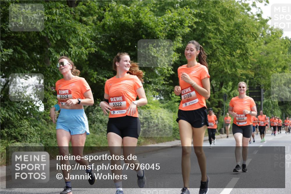 15.06.2025 - REWE Women's Run Jannik Wohlers http://msf.ph/oto/7976045 15.06.2025 10:10:30 Laufen 5324, 5522, 5189, 5666 meine-sportfotos.de
