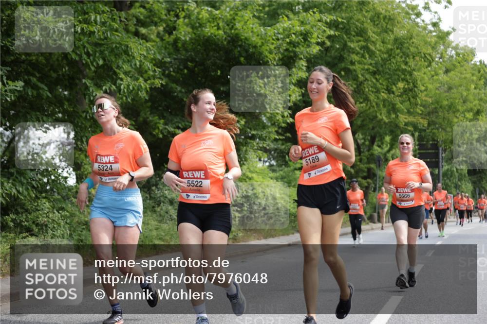 15.06.2025 - REWE Women's Run Jannik Wohlers http://msf.ph/oto/7976048 15.06.2025 10:10:31 Laufen 5324, 5522, 5189, 5666 meine-sportfotos.de